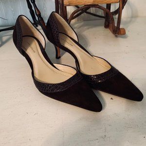 Ann Taylor Brown Suede Kitten Heel Cut Out Shoes Size 5M